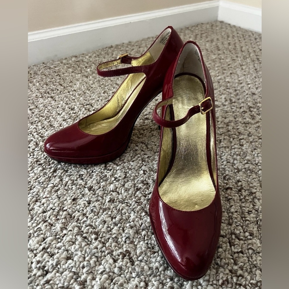 Nine West platform burgundy patent leather heels size 8